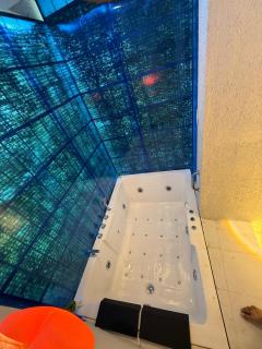 Private Jacuzzi & Luxury stay with personal garden & projector - 0