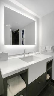 821 I Beautiful King Hotel Room - 4