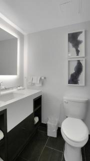 821 I Beautiful King Hotel Room - 2