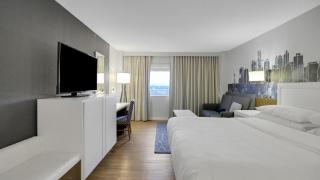 821 I Beautiful King Hotel Room - 6