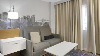 823 I Beautiful King Hotel Room - 5