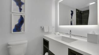 823 I Beautiful King Hotel Room - 4