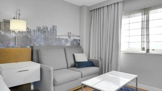 822 I Beautiful King Hotel Room - 2