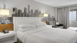 822 I Beautiful King Hotel Room - 9