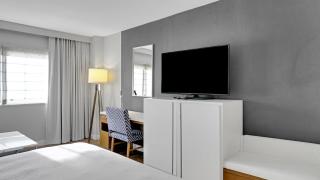 822 I Beautiful King Hotel Room - 7