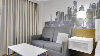 821 I Beautiful King Hotel Room - 7