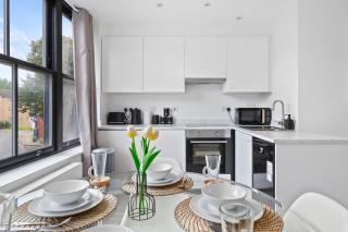 Spacious London Flat Skylighting Free Parking 50pounds Cashback On Winter Stays - 2