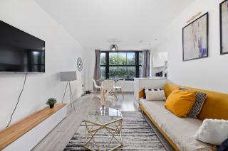 Spacious London Flat Skylighting Free Parking 50pounds Cashback On Winter Stays - 3