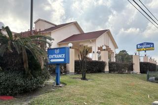 Regency Inn & Suites By Capital O Houston IAH Airport - 4