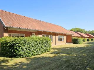 Comfortable Danish Room for Duo Stays - 8