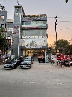 The Hyde Park Inn - 6