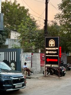 The Hyde Park Inn - 4