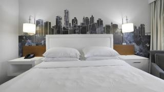 911 I Beautiful King Hotel Room - 9