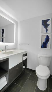 912 Double Queen Near MetLife & American Dream - 2