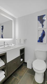 908 Double Queen Near MetLife & American Dream - 4