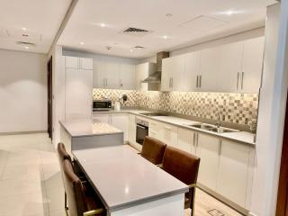 Luxurious Doha Apartment with City Views - 7