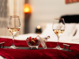 Cozy City Center Flat w Netflix - 1