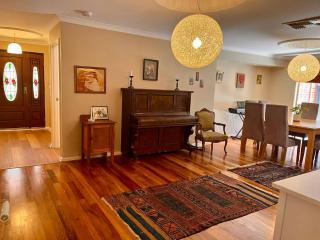 The Family Circle - close to shops, parks, train, quiet, private, great for kids - 4