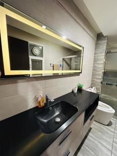 Elysium Apartment Studio and One Bedroom with Mountain and Centaurus Mall View Islamabad By LMY - 5