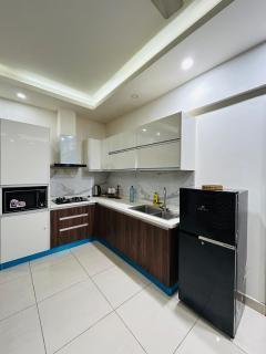 Elysium Apartment Studio and One Bedroom with Mountain and Centaurus Mall View Islamabad By LMY - 4