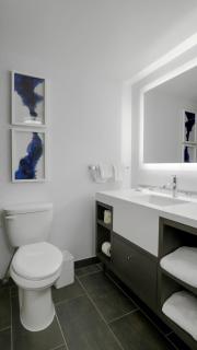 919 Double Queen Near MetLife & American Dream - 3