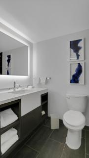 920 Double Queen Near MetLife & American Dream - 4