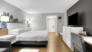 921 I Beautiful King Hotel Room - 0