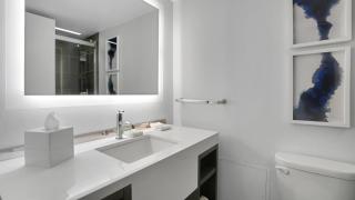 921 I Beautiful King Hotel Room - 4