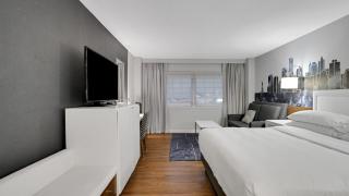 921 I Beautiful King Hotel Room - 7