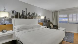 922 I Beautiful King Hotel Room - 6