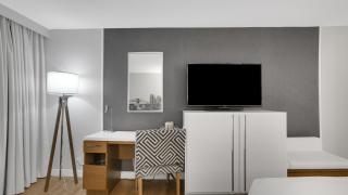 923 I Beautiful King Hotel Room - 6