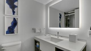 923 I Beautiful King Hotel Room - 3