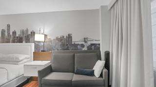 923 I Beautiful King Hotel Room - 1