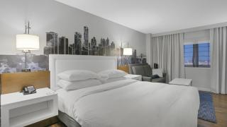 923 I Beautiful King Hotel Room - 8