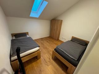 Moderne 4 Personen Unterkunft - 6