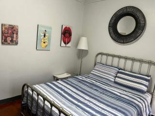 meticulously renovated inner city town house - 3