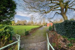 2 Bed Hale Home by City SuperHost - 1