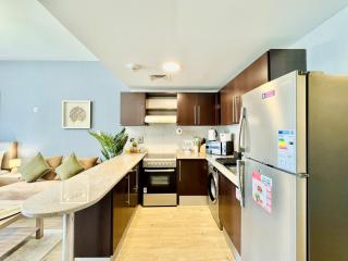 Cosmos Living Dubai Arch Tower Pool, Gym & Balcony - 2