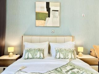 Cosmos Living Dubai Arch Tower Pool, Gym & Balcony - 8