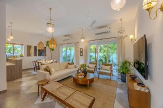 Casa Zyra by ELIVAAS - 2