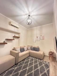 Cozy 2BR Retreat with Green Views, Minutes from the Airport - 6