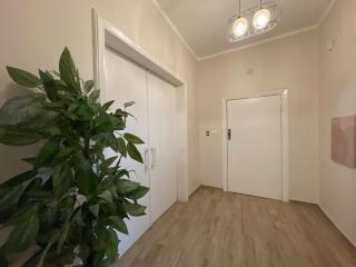 Cozy 2BR Retreat with Green Views, Minutes from the Airport - 3