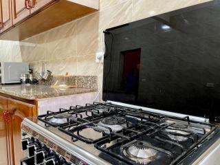 Cozy 2BR Retreat with Green Views, Minutes from the Airport - 1