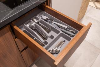 The parkside ground-floor apartment with street parking - 5