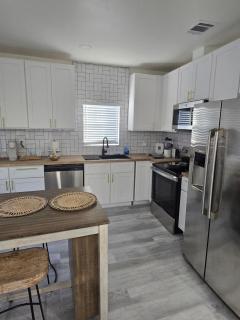 Modern B&W Coastal Retreat 2BR 2BA and Laundry - 2
