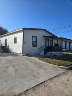 Modern B&W Coastal Retreat 2BR 2BA and Laundry - 0