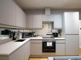 Modern 2BR 2Bath Central Leeds Apartment Parking - 8