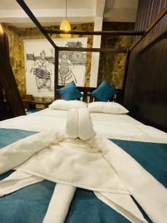 Wood Palace Ella - 5