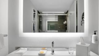 922 I Beautiful King Hotel Room - 3