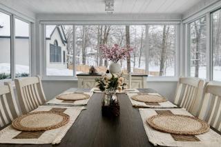 Cherry Blossom Lake House - 1